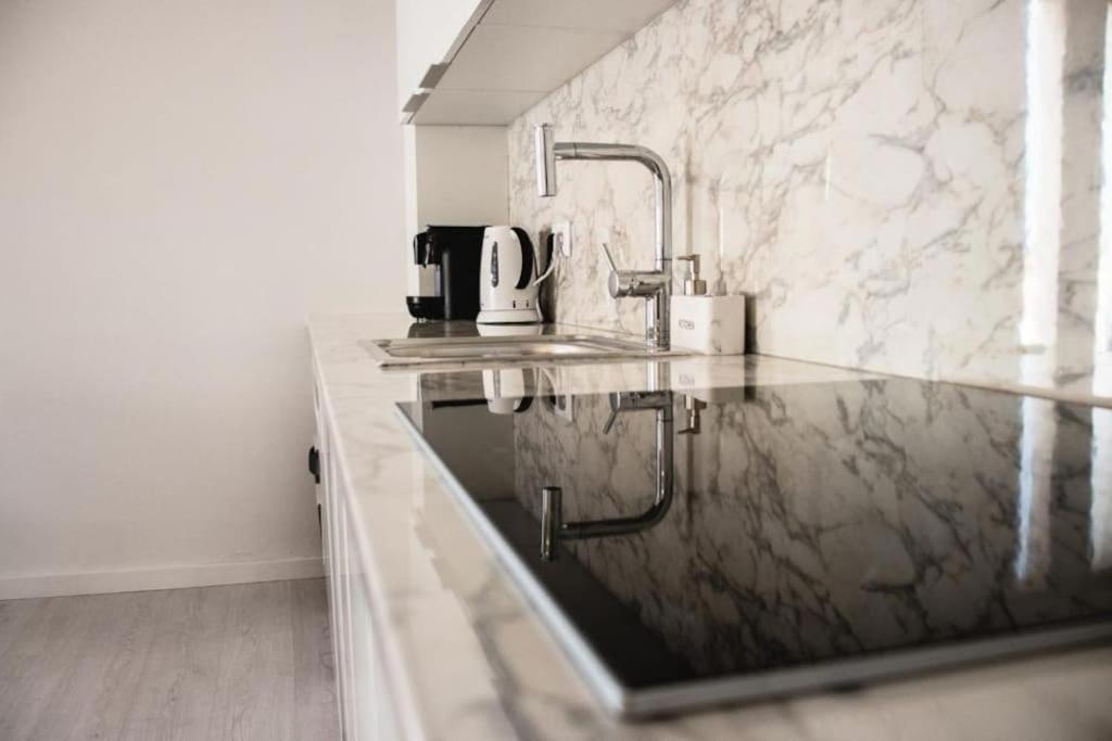 City Hall Apartment With Free Parking Φουνκάλ Εξωτερικό φωτογραφία